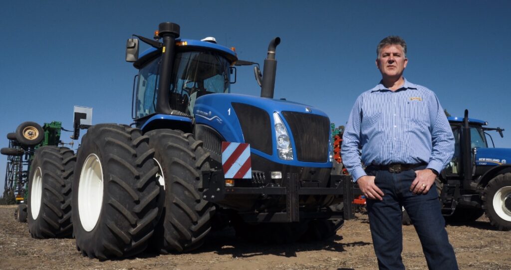 Jaco du Preez in front of the New Holland T9.505