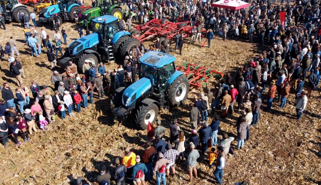 Farmers gather at Val Farmers Day to admire New Holland’s reliable blue tractors up close